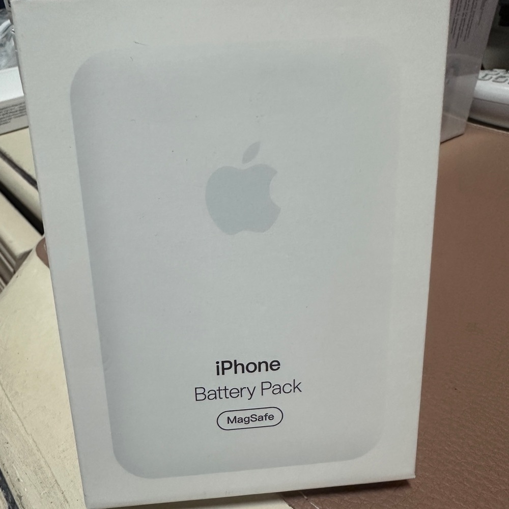 MagSafe Battery Pack. Portable charger. 5000mah. Big capacity.